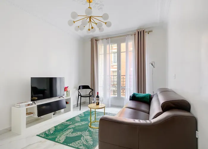 Parisian Elegance - Luxury In Daumesnil