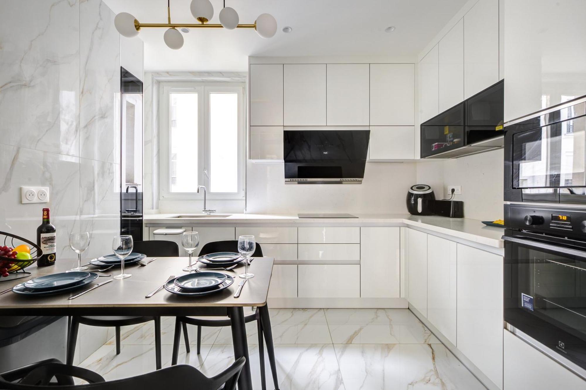 Parisian Elegance - Luxury In Daumesnil Paris