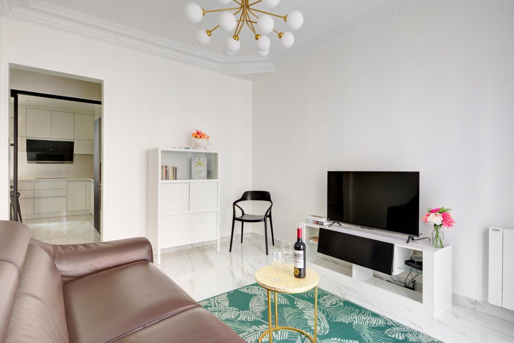 Parisian Elegance - Luxury In Daumesnil Apartment